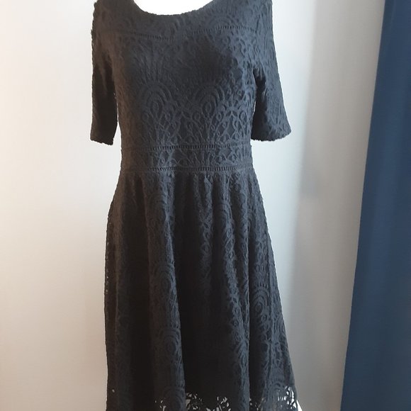 Black Lace Design Dress by DE COLLECTION - Picture 8 of 10